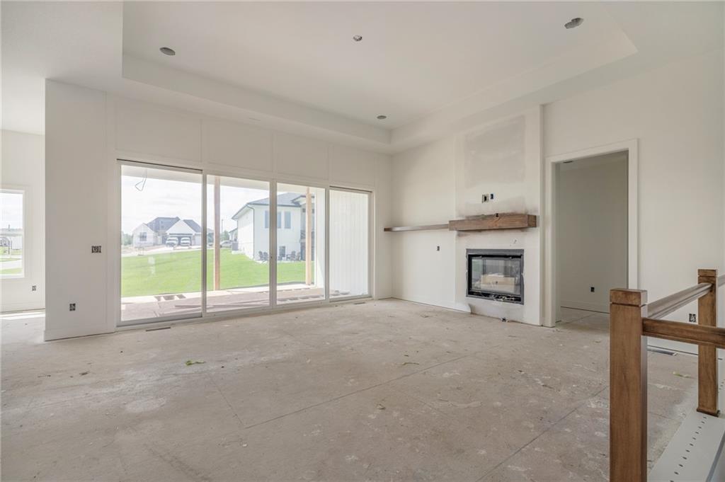 8996 Shady Bend Road Lenexa, KS 66227 - Photo 4 of 58