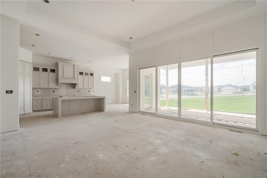 8996 Shady Bend Road Lenexa, KS 66227 - Photo 5 of 58