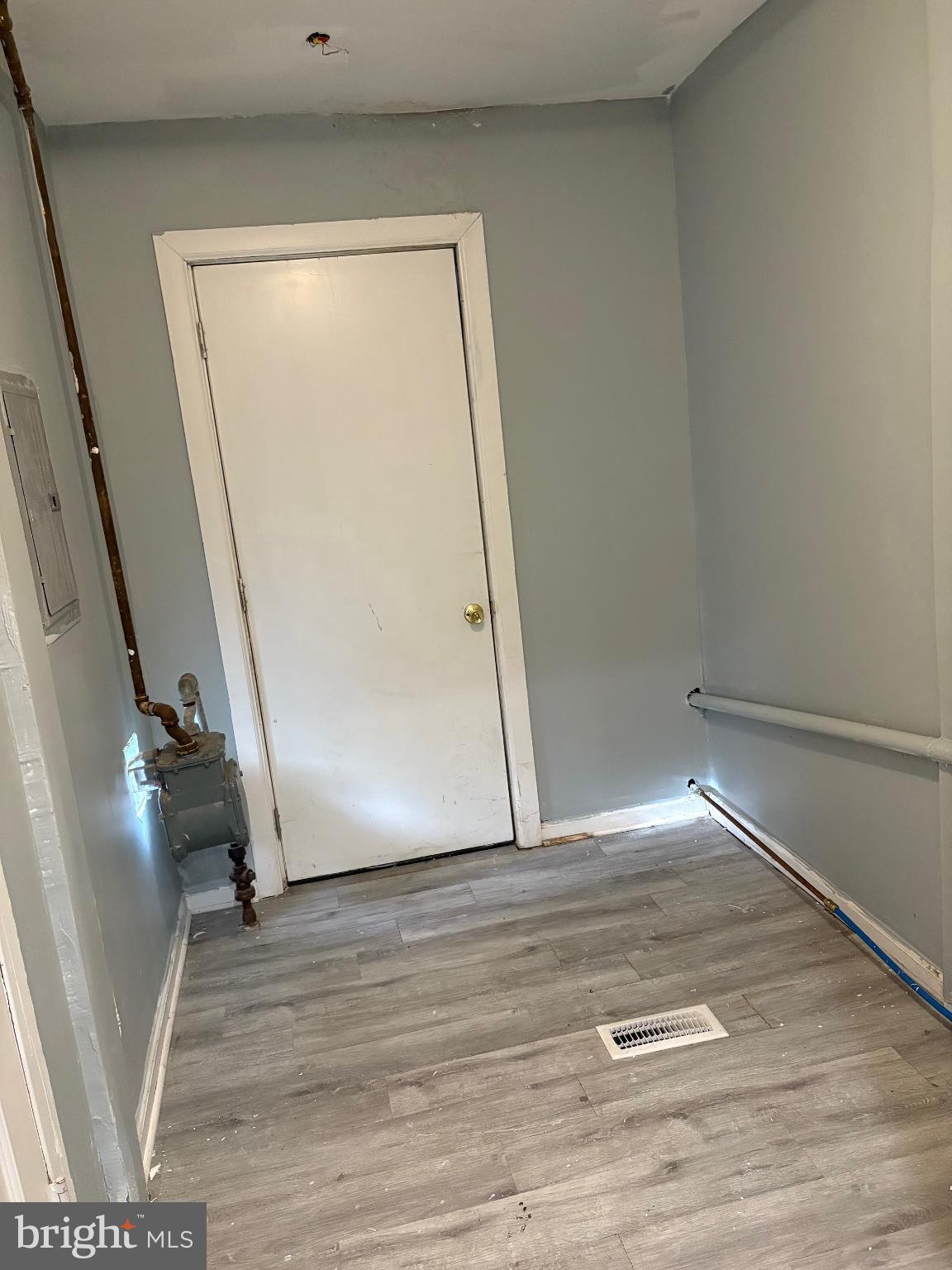 11 Ridgewood Place Willingboro, NJ 08046 - Photo 7 of 14 an empty room with wooden floor and entrance