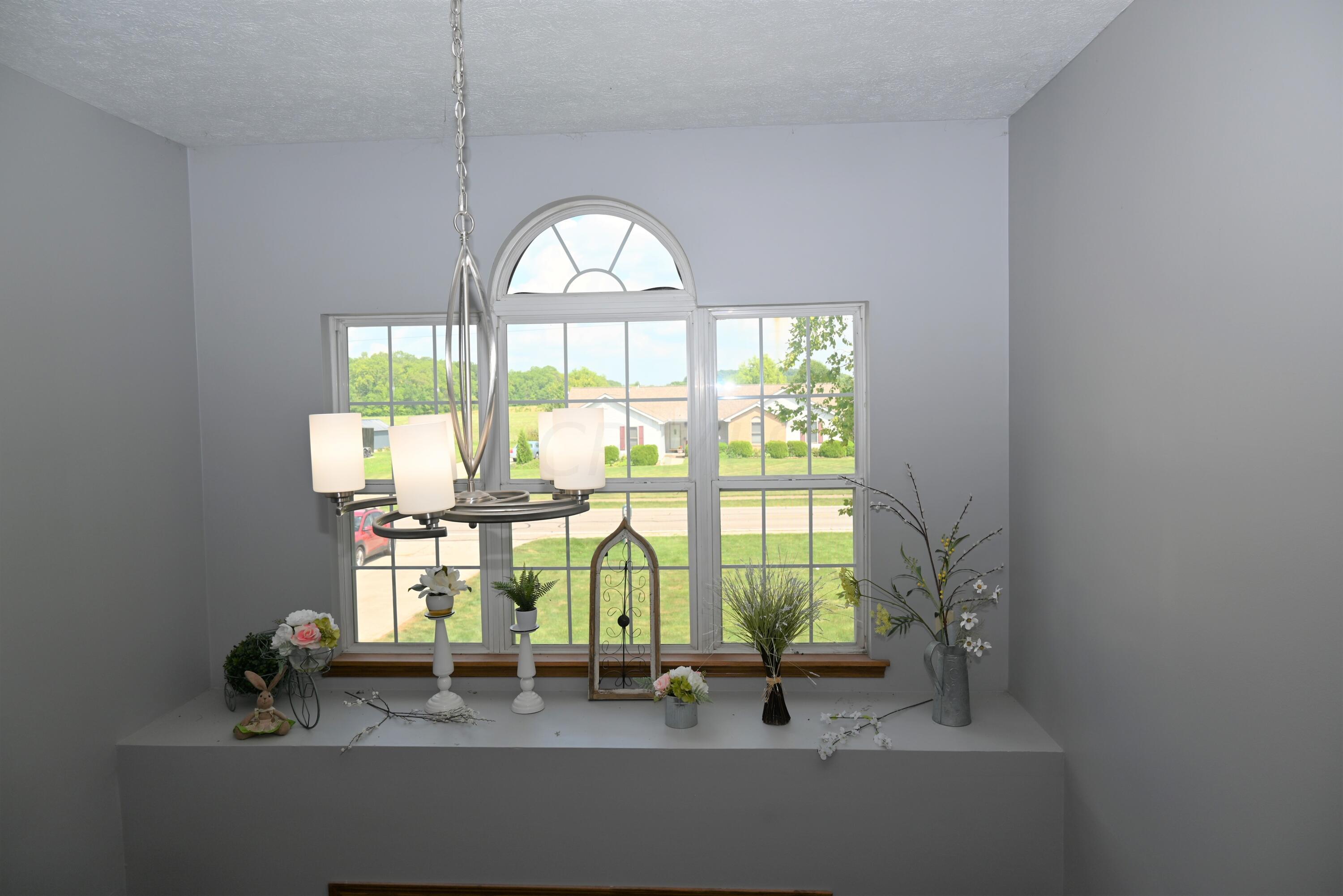 3305 Gooding Road Marion, OH 43302 - Photo 28 of 85 View from landing has eclectic outlet for decorating.