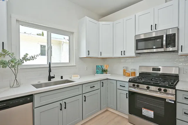 $998,000 | 3914 Agua Vista Street, Oakland, CA 94601