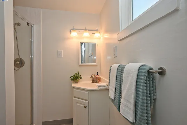 $998,000 | 3914 Agua Vista Street, Oakland, CA 94601