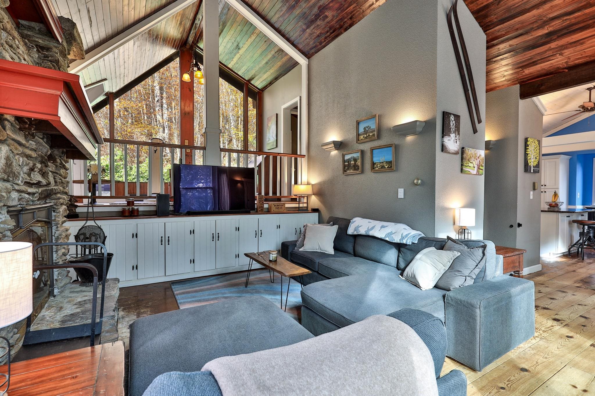 430 Hawk Mountain Road Pittsfield, VT 05762 - Photo 3 of 48