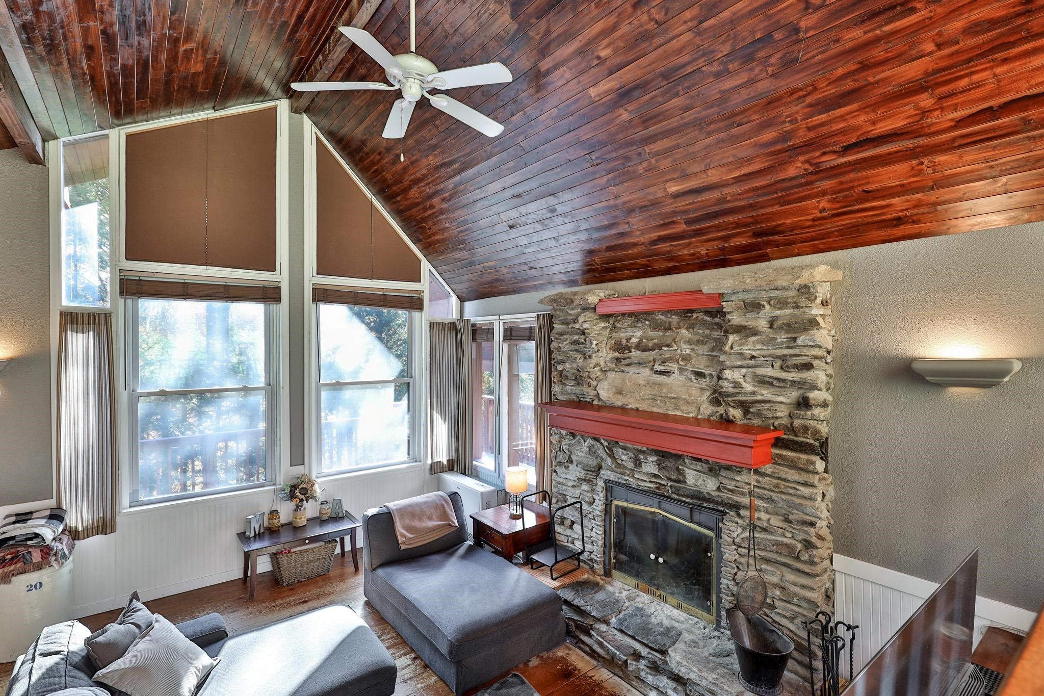 430 Hawk Mountain Road Pittsfield, VT 05762 - Photo 5 of 48