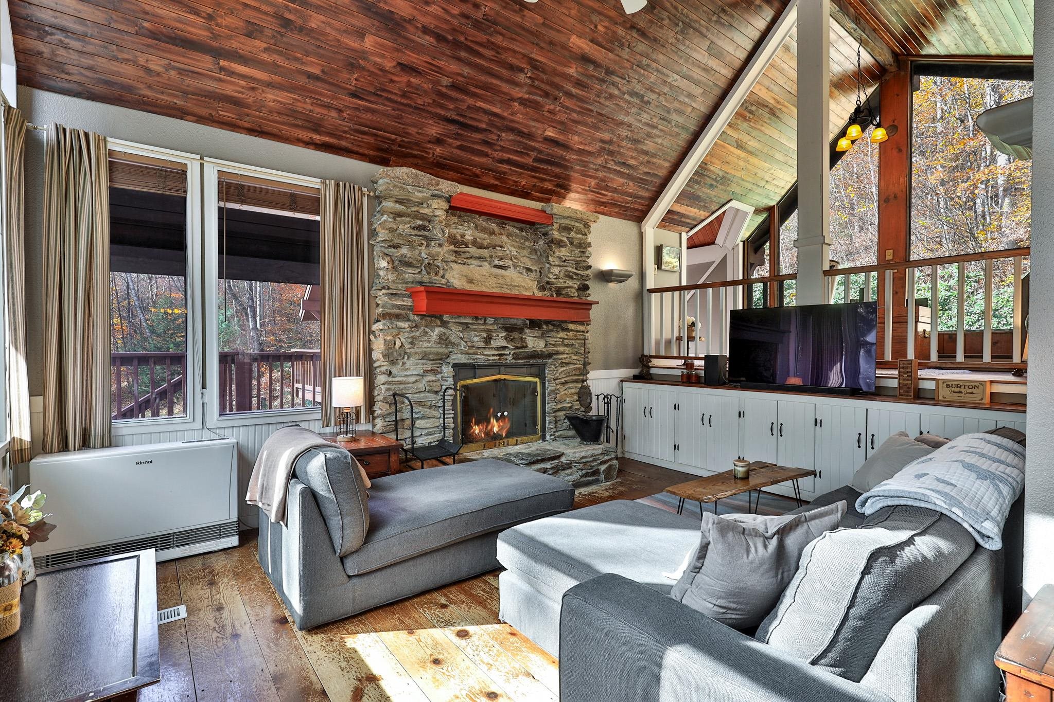 430 Hawk Mountain Road Pittsfield, VT 05762 - Photo 6 of 48