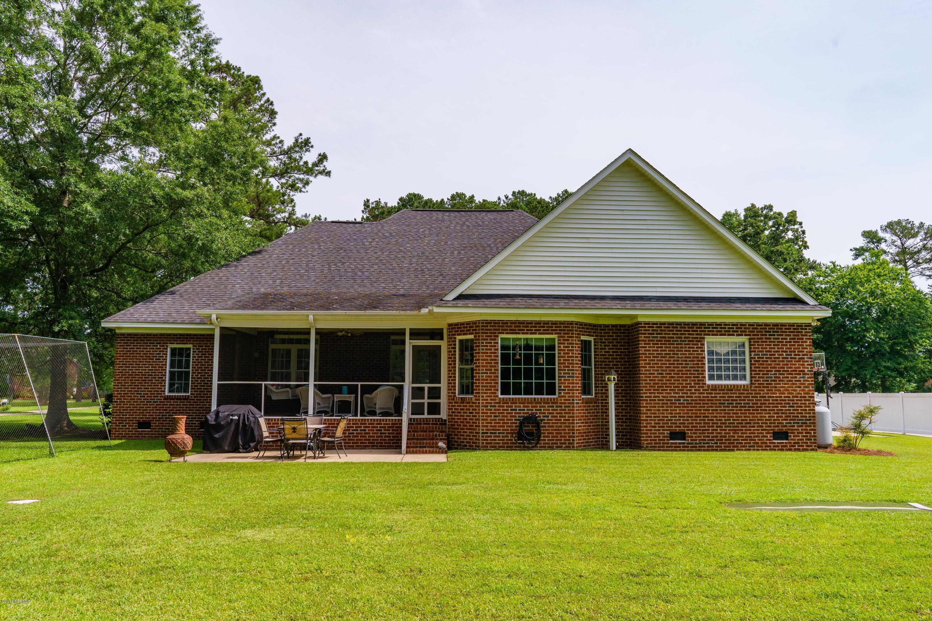 404 Lodge Road Washington, NC 27889 - Photo 4 of 36 404 Lodge Rd005