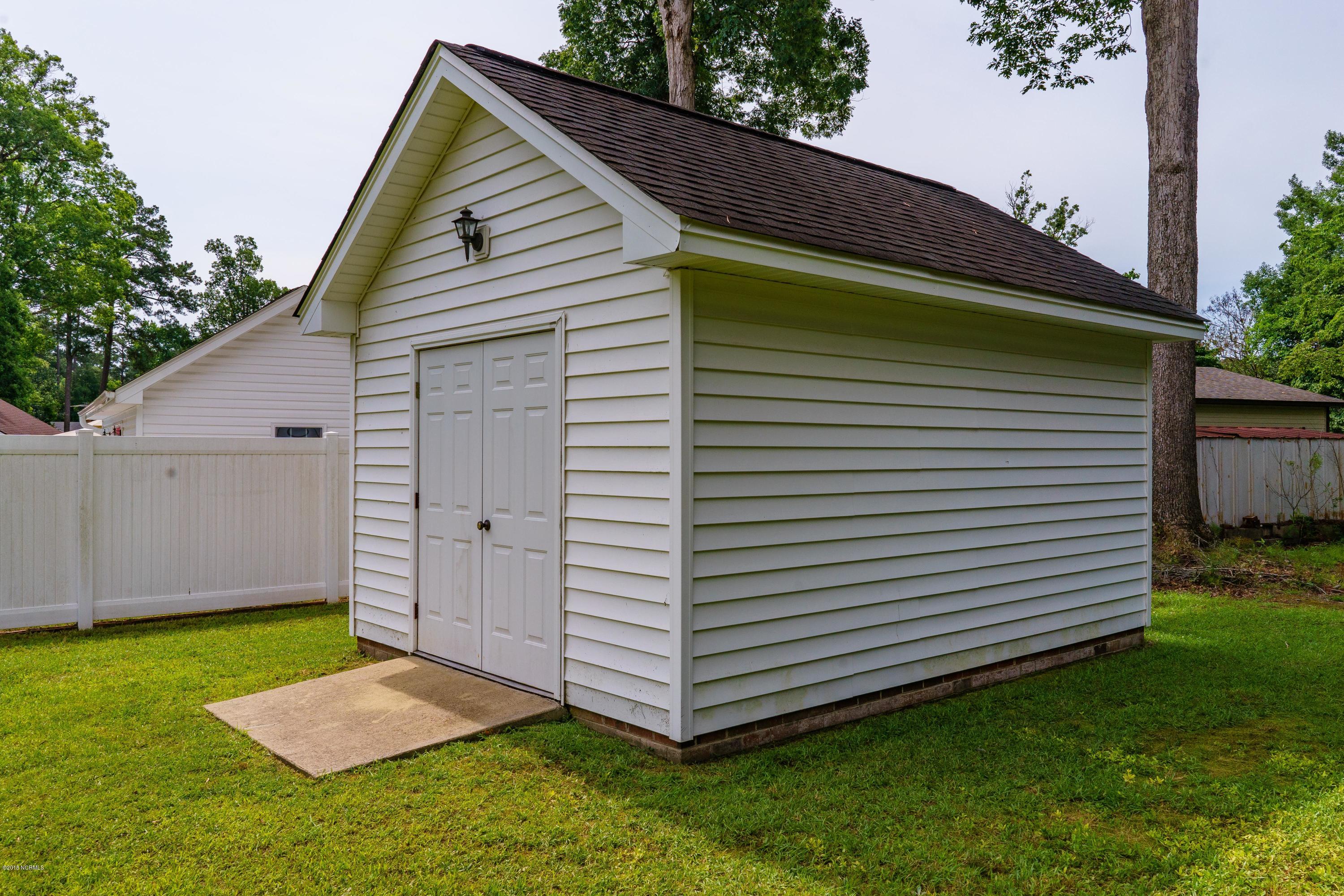 404 Lodge Road Washington, NC 27889 - Photo 9 of 36 404 Lodge Rd011