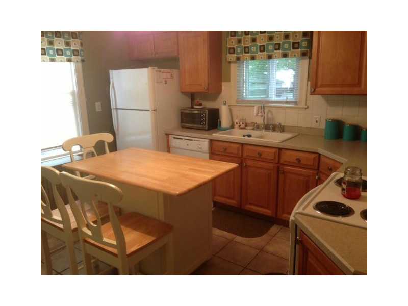 145 Whittier Road Pawtucket, RI 02861 - Photo 5 of 15 Kitchen.