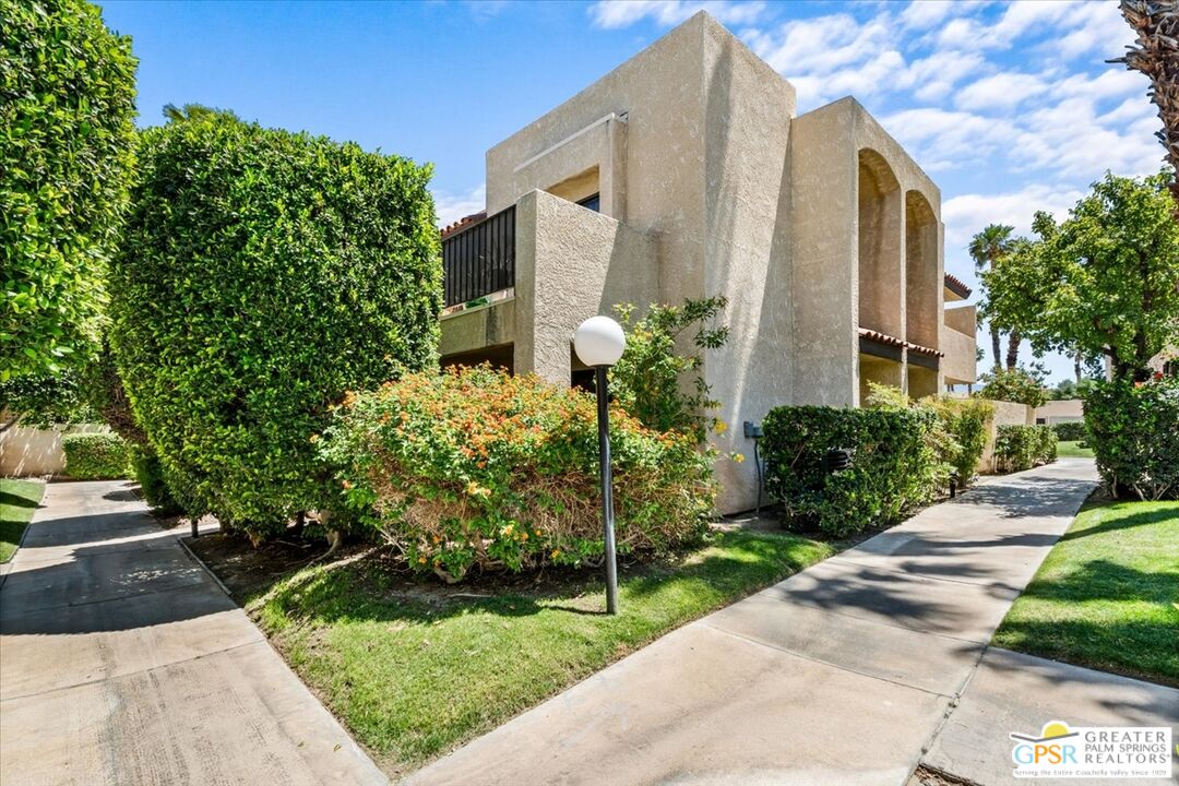 200 East Racquet Club Road, Unit 45 Palm Springs, CA 92262 - Photo 29 of 36 a front view of a house with garden