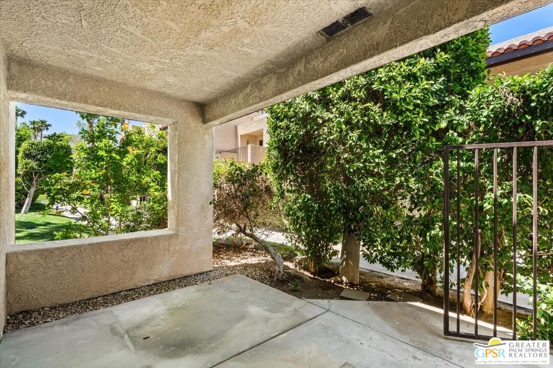 200 East Racquet Club Road, Unit 45 Palm Springs, CA 92262 - Photo 7 of 36 a backyard of a house with lots of green space
