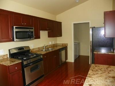 17057 East 14 Mile Road Fraser, MI 48026 - Photo 6 of 18 31313162-5.JPG