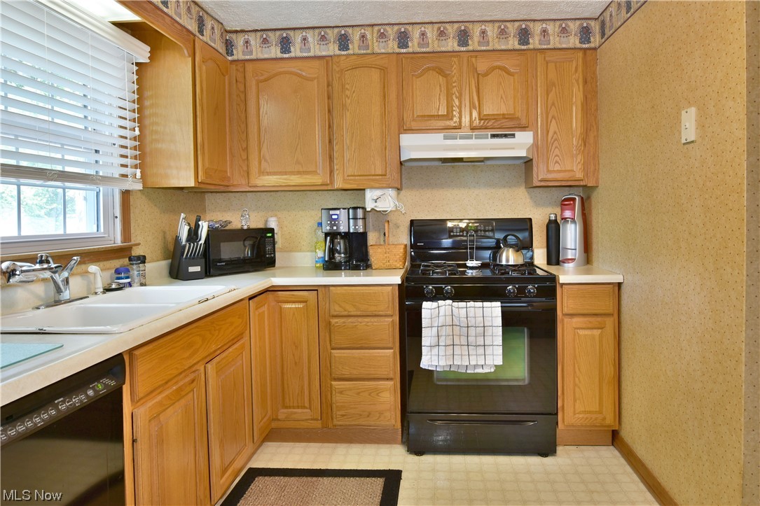 779 State Road Northwest Warren, OH 44483 - Photo 6 of 35 Gallery Image 6