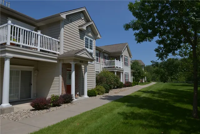 $2,065 | 906 Farmstead Court, Chili, NY 14428