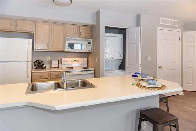 $2,065 | 906 Farmstead Court, Chili, NY 14428