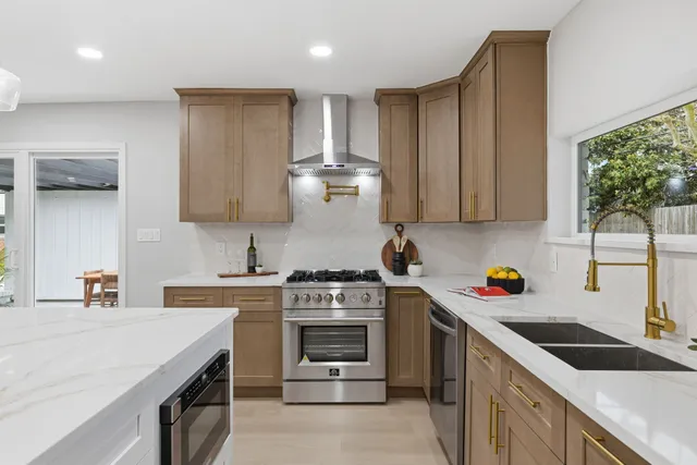 $600,000 | 4610 Creekbend Drive, Houston, TX 77035