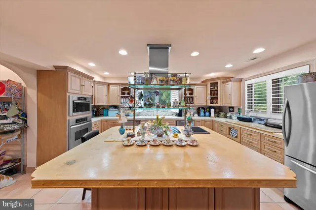 $1,750,000 | 28630 Edgemere Road, Easton, MD 21601