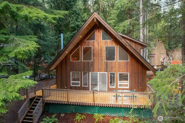 $669,999 | 7132 St Helen's Place, Deming, WA 98244