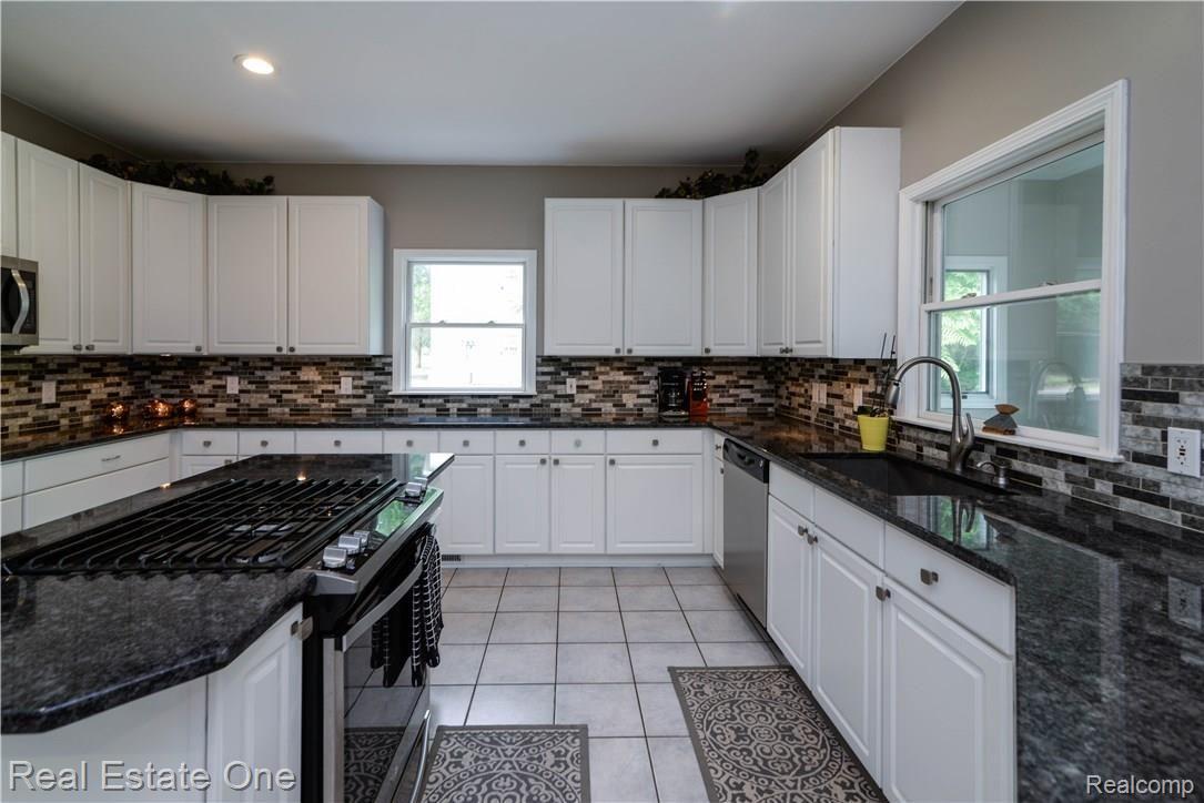 2609 Middle Road Highland, MI 48357 - Photo 13 of 61 _AUG1085.jpg