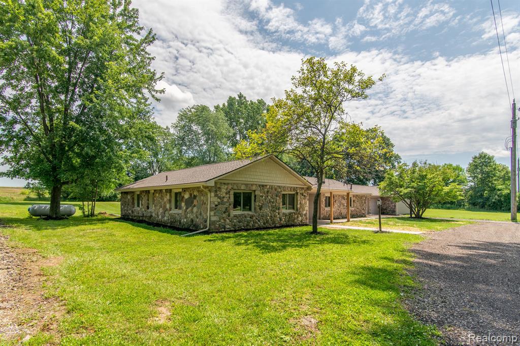 5310 Mack Road Howell, MI 48855 - Photo 2 of 30