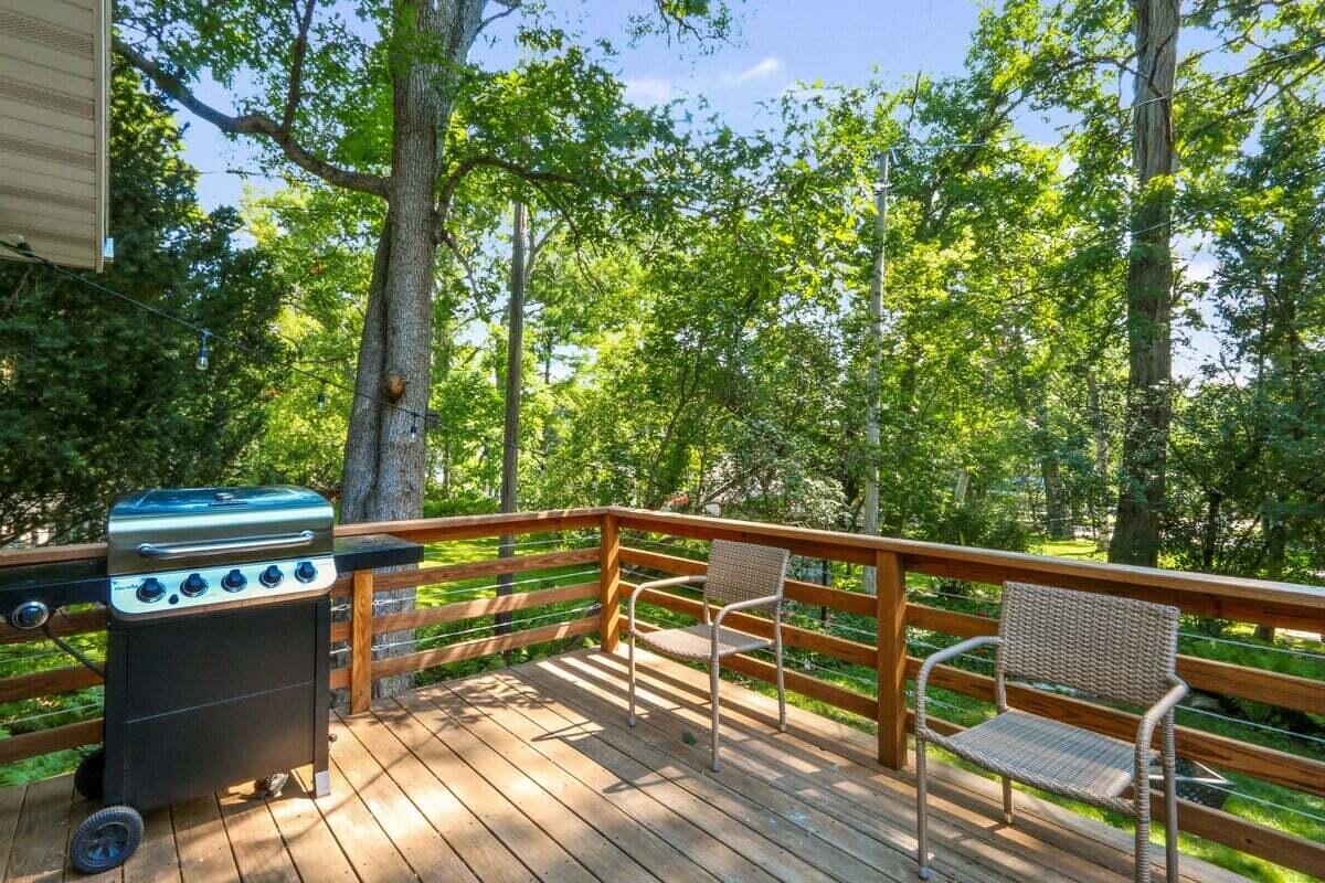 15 Geneva Lane Fontana, WI 53125 - Photo 4 of 7 4