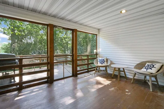 $2,300 | 15 Geneva Lane, Fontana, WI 53125