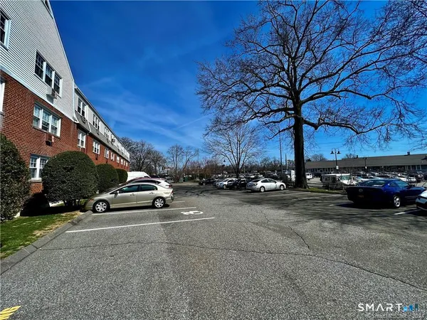 $1,700 | 2580 Main Street, Unit A2, Stratford, CT 06615