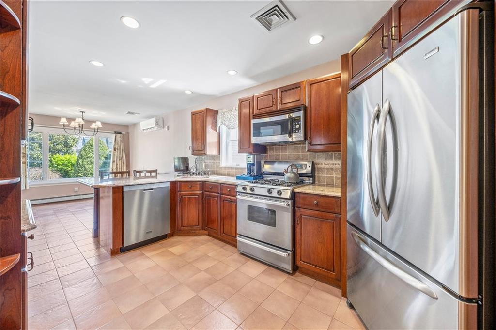 110 Forest Road Staten Island, NY 10304 - Photo 4 of 11