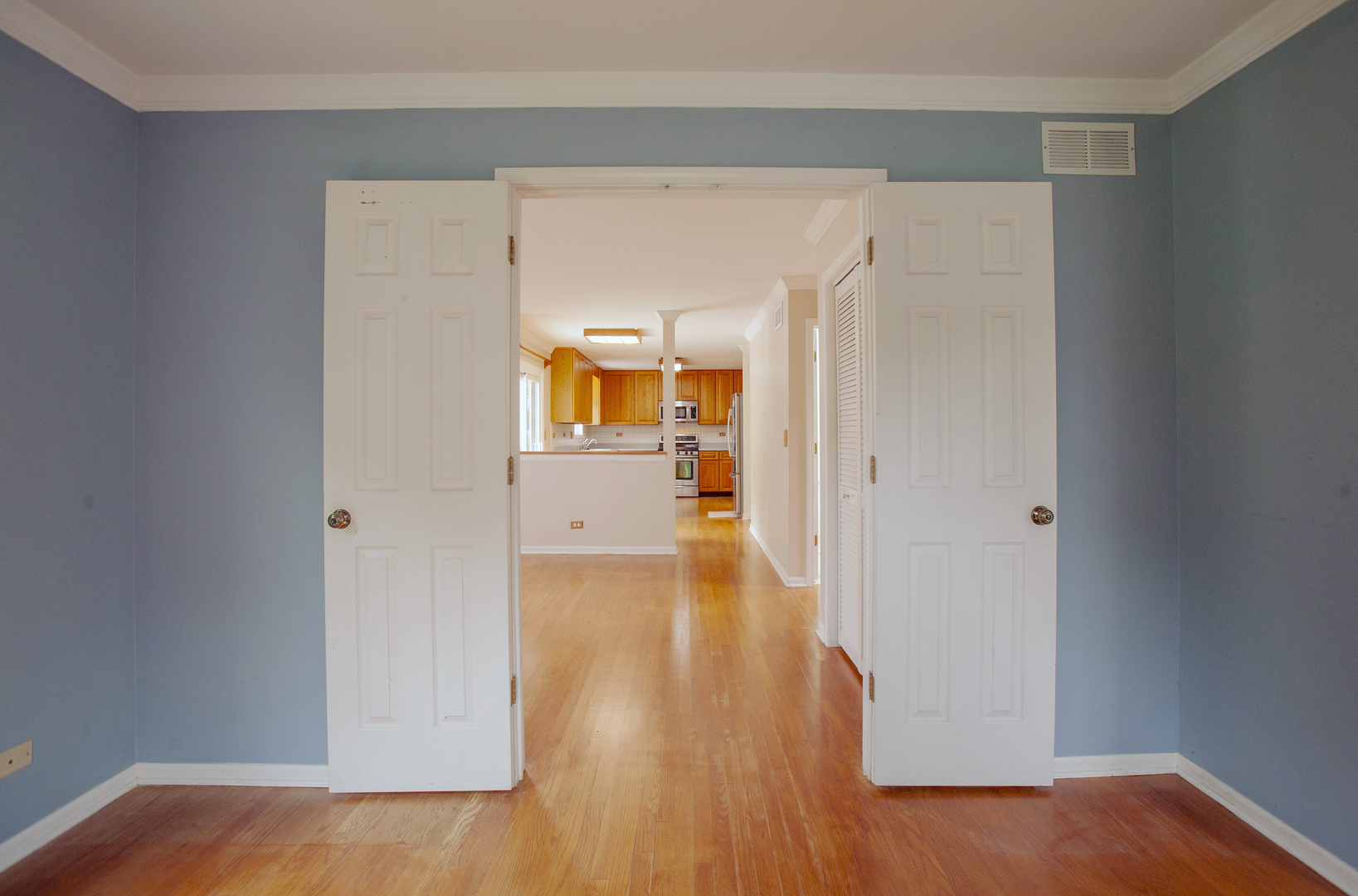 2705 Colonial Drive Elgin, IL 60124 - Photo 11 of 39