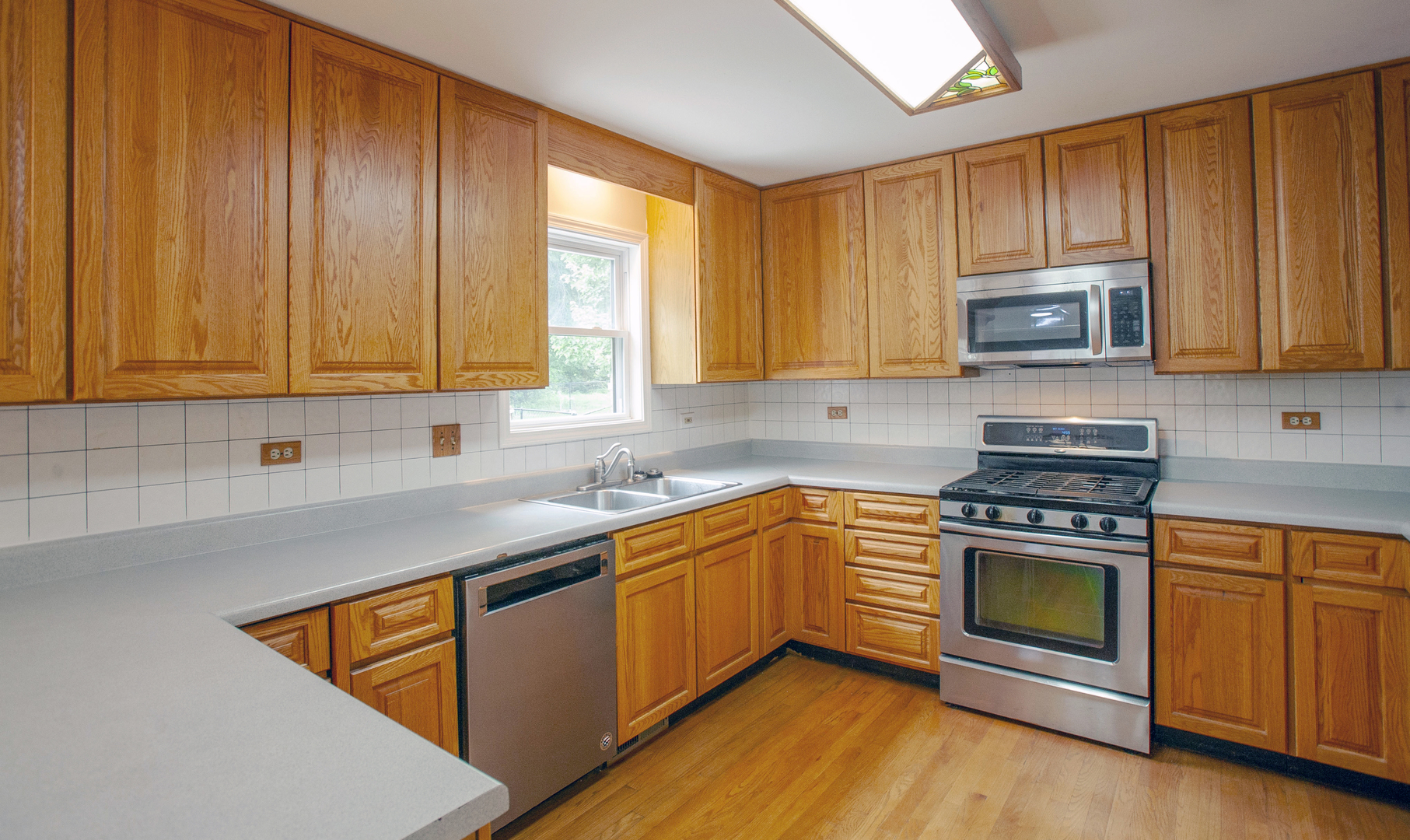 2705 Colonial Drive Elgin, IL 60124 - Photo 17 of 39