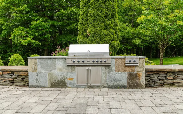 $1,775,000 | 61 N Road, Walpole, NH 03608