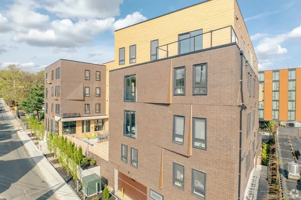 $3,450 | 9 Central Street, Unit 405, Somerville, MA 02143