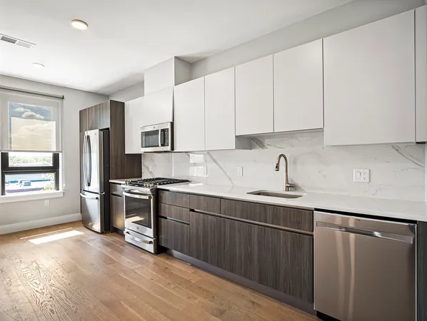 $3,450 | 9 Central Street, Unit 405, Somerville, MA 02143