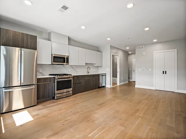 $3,500 | 9 Central Street, Unit 405, Somerville, MA 02143