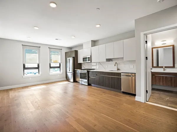 $3,450 | 9 Central Street, Unit 405, Somerville, MA 02143