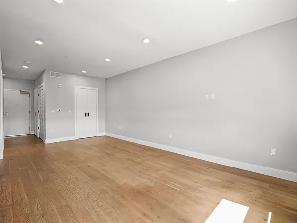 $3,450 | 9 Central Street, Unit 405, Somerville, MA 02143