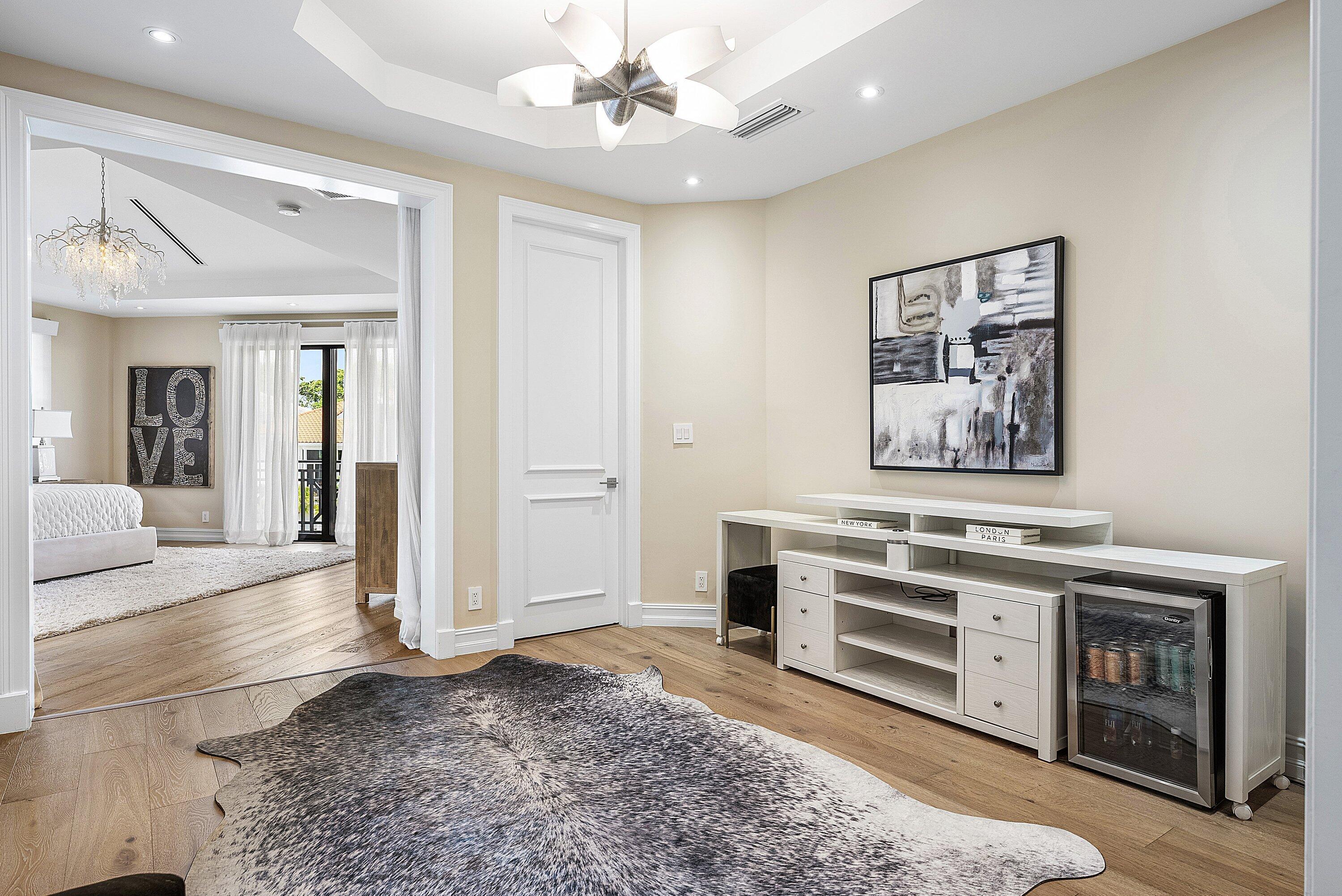 662 Boca Marina Court Boca Raton, FL 33487 - Photo 17 of 59 Primary Bedroom Sitting Area
