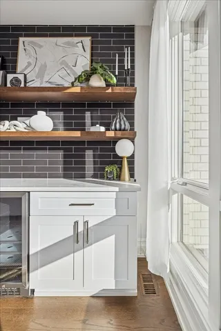 a view of entryway with a flower pot