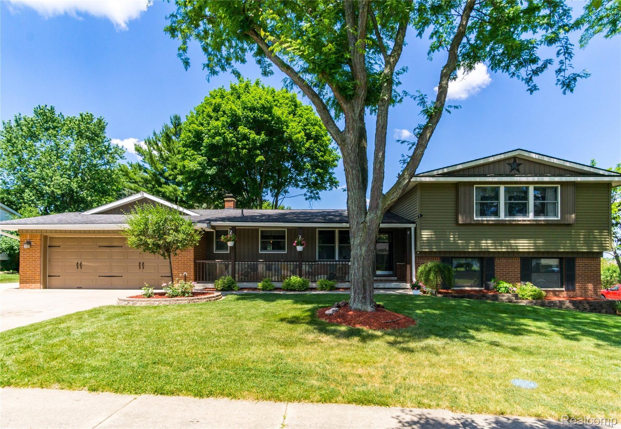 738 Huntington Road Grand Blanc, MI 48439 - Photo 1 of 38 Exteriors (4 of 12).jpg