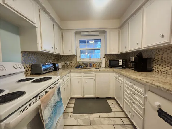 $1,550 | 4910 Charles Street, Seabrook, TX 77586