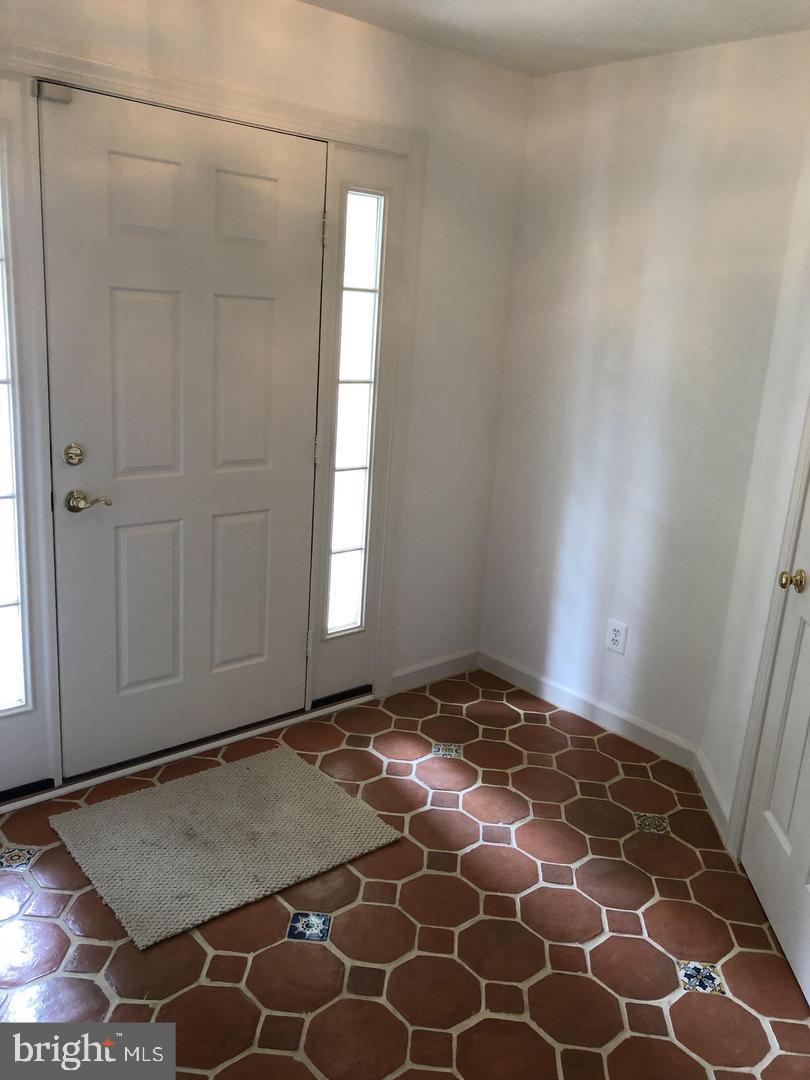 5810 Pearson Lane Alexandria, VA 22304 - Photo 2 of 22