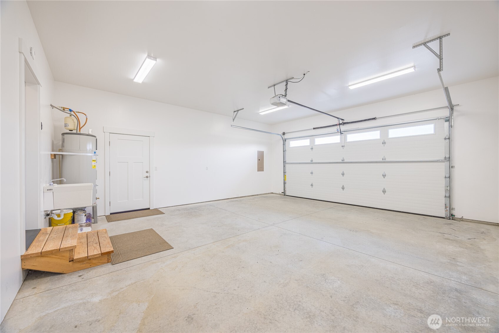 127 Sunrise View Avenue Sequim, WA 98382 - Photo 29 of 31 a view of a garage