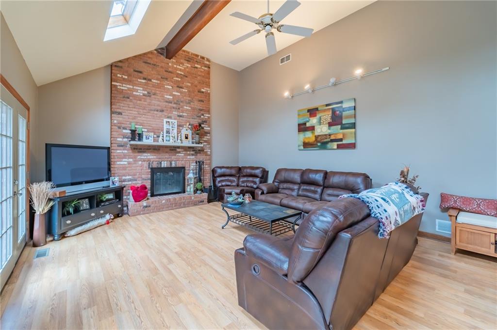 2131 Middle Road Glenshaw, PA 15116 - Photo 11 of 25 Gallery Image 11