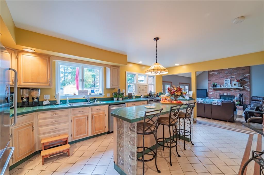 2131 Middle Road Glenshaw, PA 15116 - Photo 10 of 25 Gallery Image 10