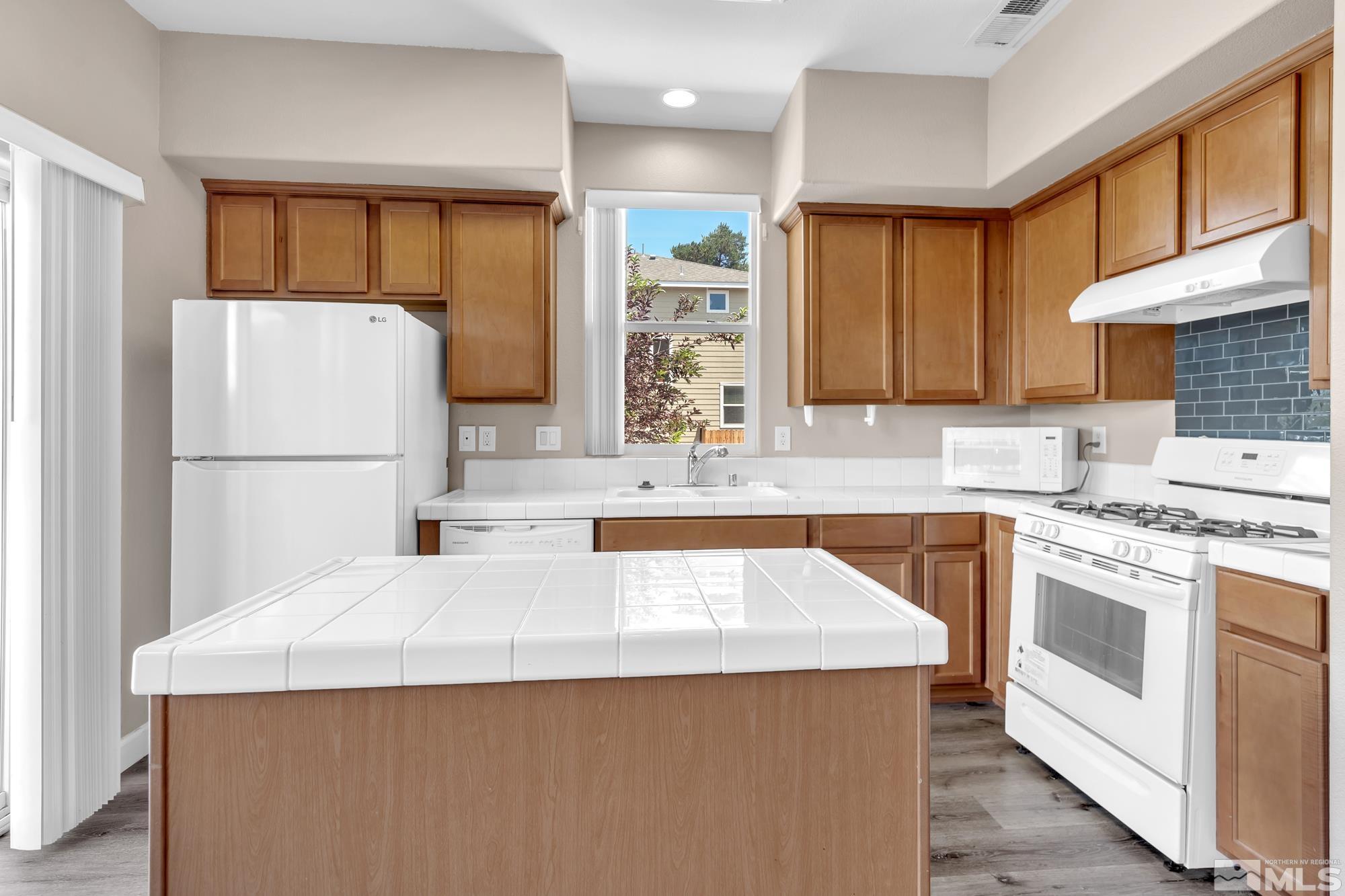 2105 Stanhope Lane Reno, NV 89502 - Photo 5 of 27 Photo 5