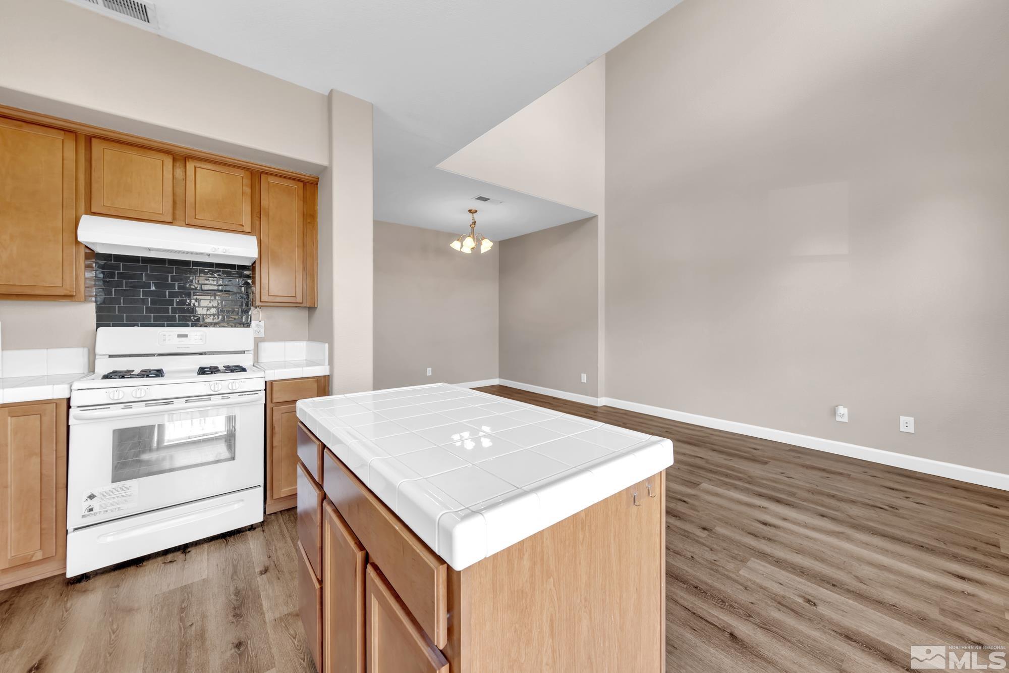 2105 Stanhope Lane Reno, NV 89502 - Photo 7 of 27 Photo 7
