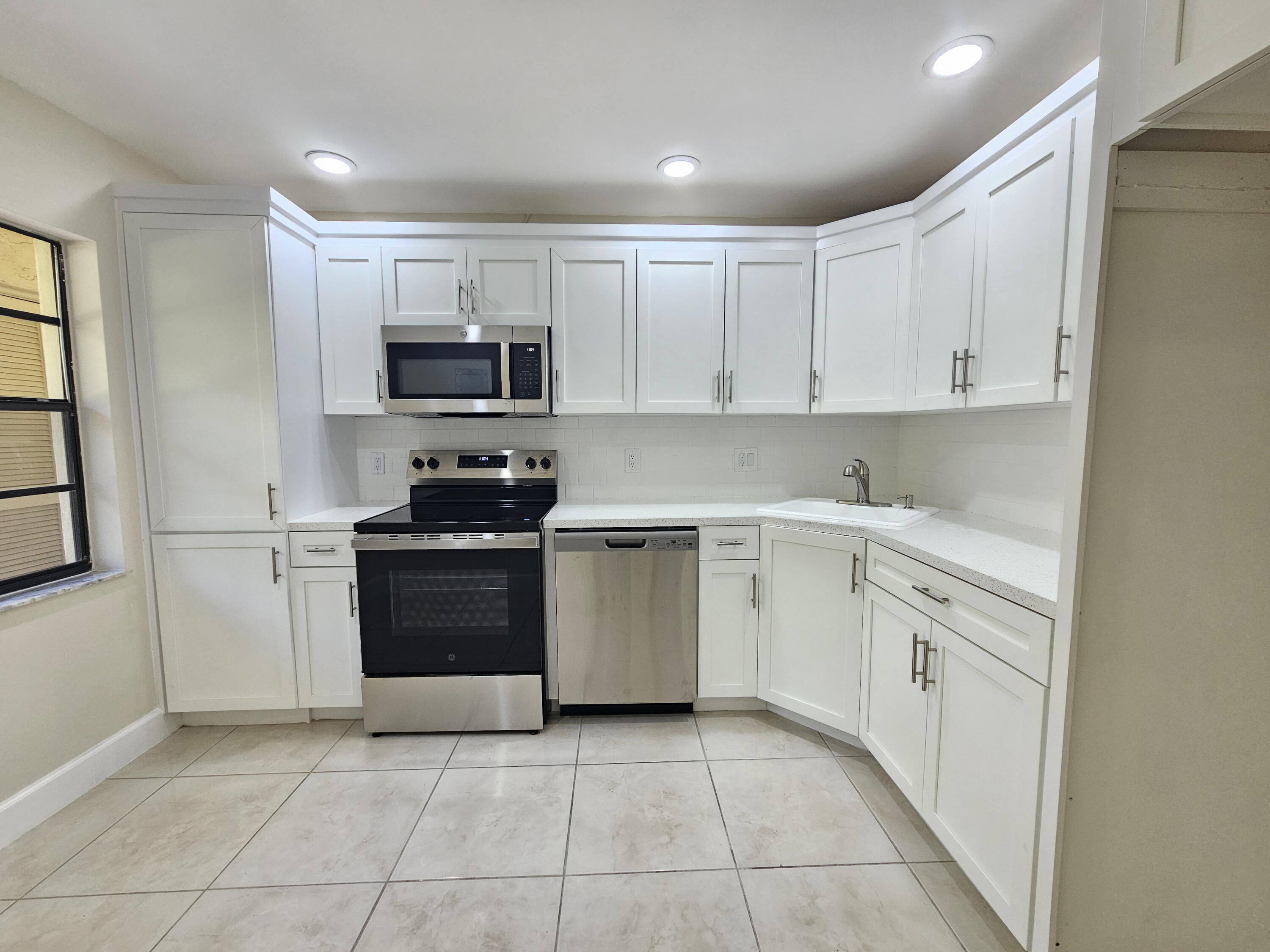 21815 Arriba Real, Unit 12E Boca Raton, FL 33433 - Photo 12 of 31 Kitchen