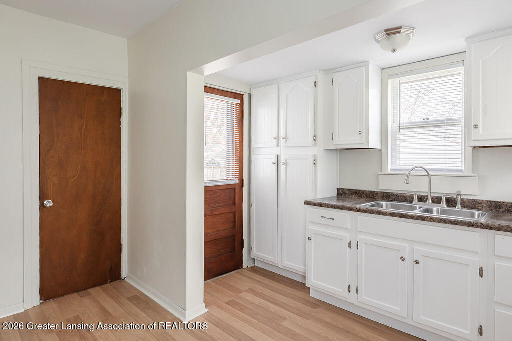 2229 Forest Avenue Lansing, MI 48910 - Photo 9 of 19 2229Forest12