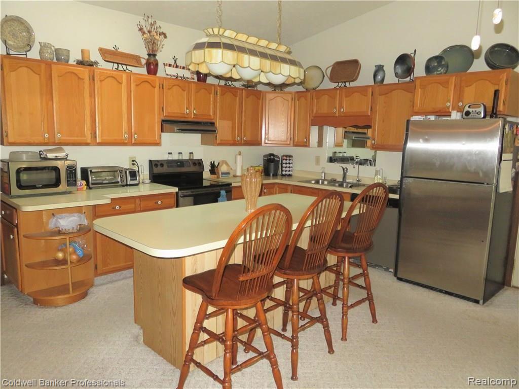 10739 South State Road Morrice, MI 48857 - Photo 9 of 27 8 10739 Kitchen.jpg