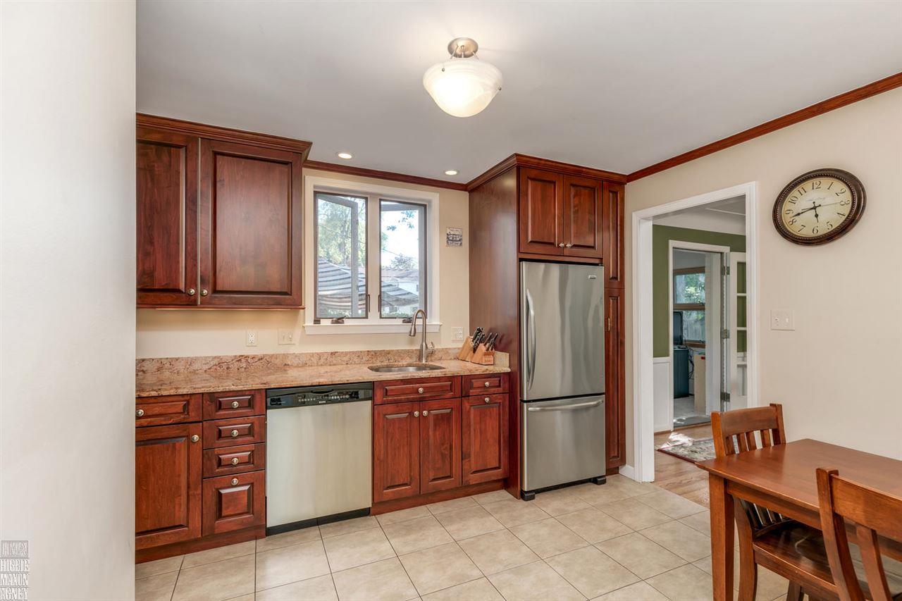 1649 Severn Road Grosse Pointe, MI 48236 - Photo 6 of 18 31328707-5.JPG