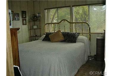 150 Clinton Road, Unit 26 Jackson, CA 95642 - Photo 3 of 5 a bedroom with a bed and window